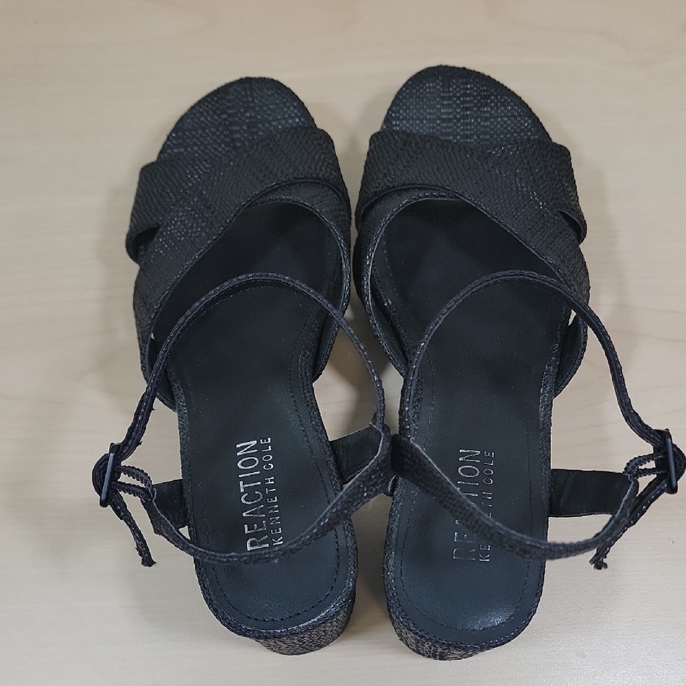 Kenneth Cole Reaction Reeva Platform Heels - Picture 2 of 16